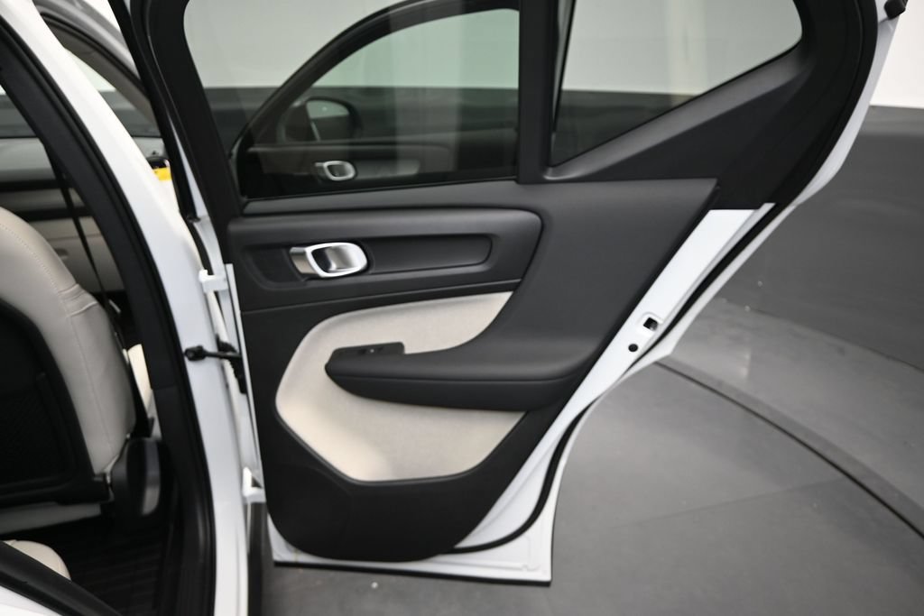 New 2026 Volvo XC40 B5 Ultra w/ Protection Package Premier AWD/4WD image 17