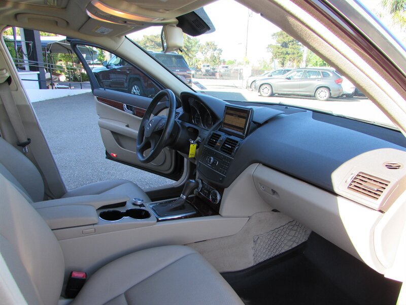 Used 2011 Mercedes-Benz C 300 Sedan image 28