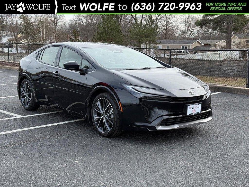 Used 2025 Toyota Prius XLE image 1