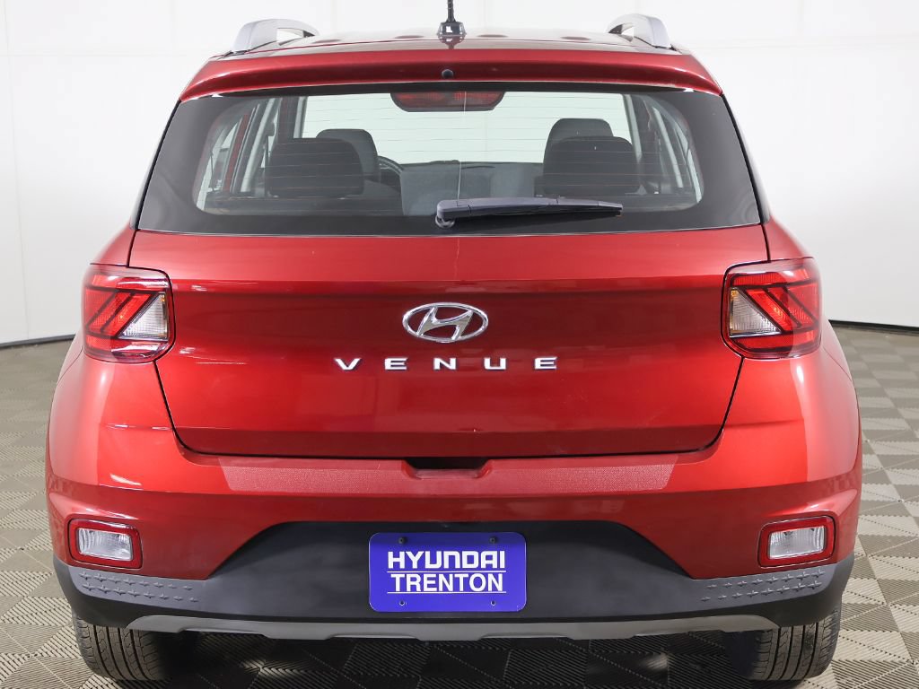 Certified 2024 Hyundai Venue SEL FWD image 11