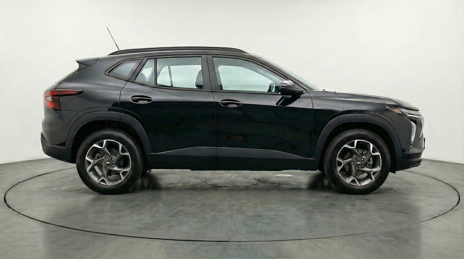 Used 2025 Chevrolet Trax LT w/ LT Convenience Package FWD image 8