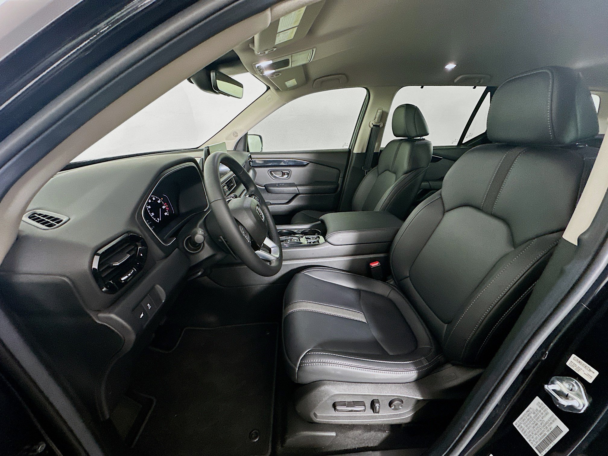 Used 2025 Honda Pilot EX-L image 13