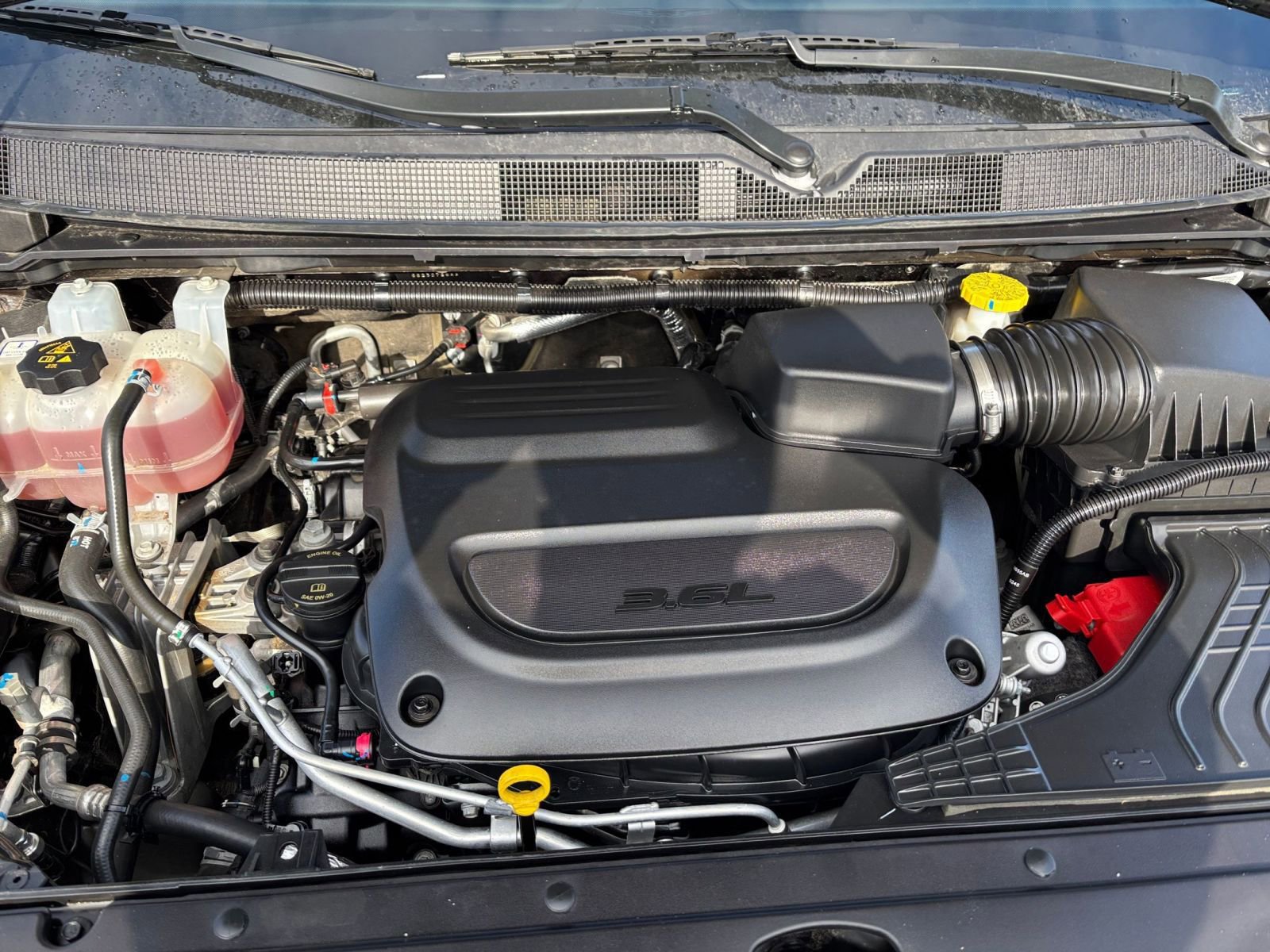 Used 2025 Chrysler Pacifica Limited image 37