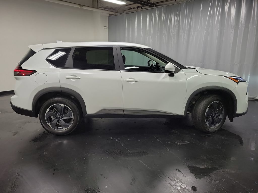Used 2024 Nissan Rogue SV FWD image 10