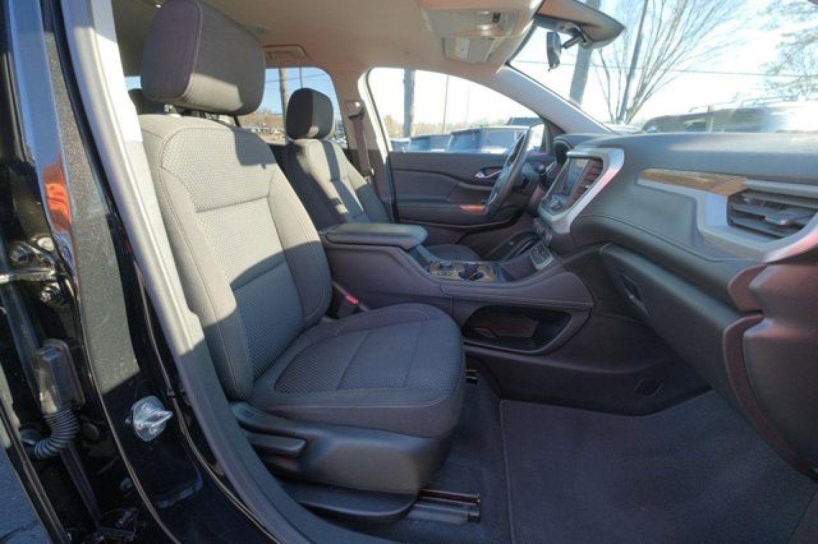 Used 2022 GMC Acadia SLE w/ Driver Convenience Package image 20