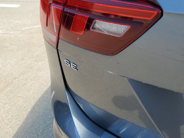 Used 2023 Volkswagen Tiguan SE w/ Panoramic Sunroof Package AWD/4WD image 8