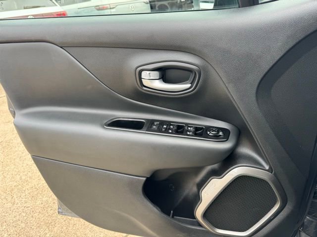 Used 2023 Jeep Renegade Latitude image 18