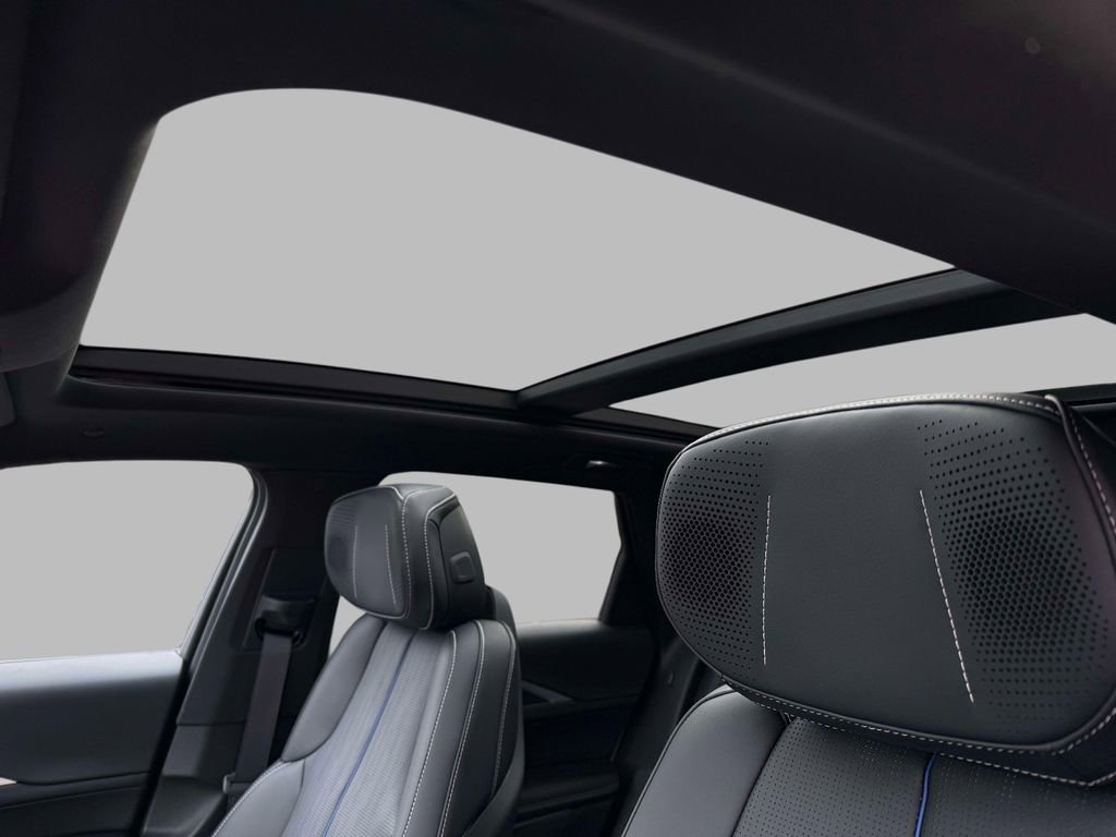 Used 2025 Cadillac Lyriq Luxury w/ LPO, Floor Liner Package image 22