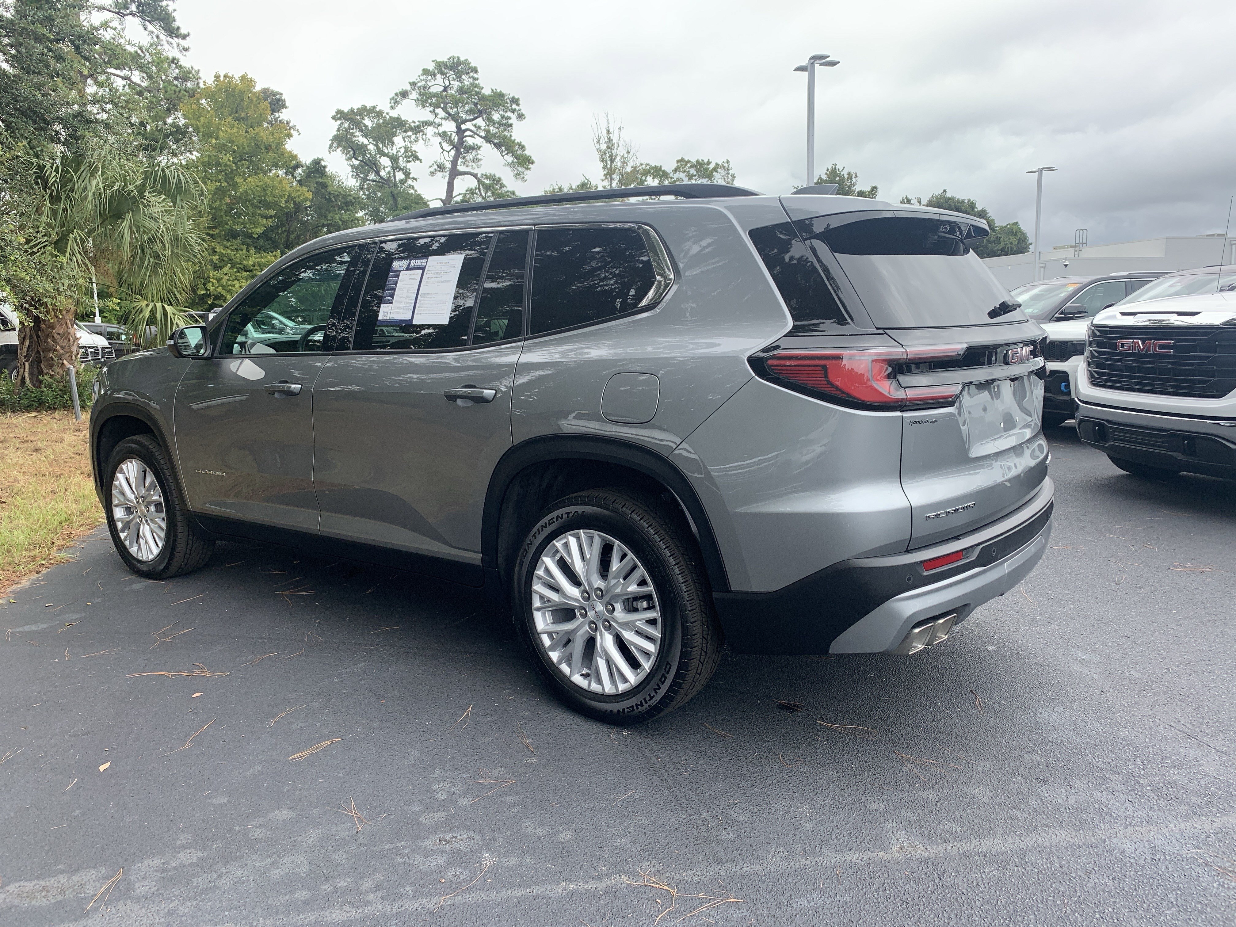 Used 2026 GMC Acadia Elevation w/ Elevation Premium Package FWD image 8