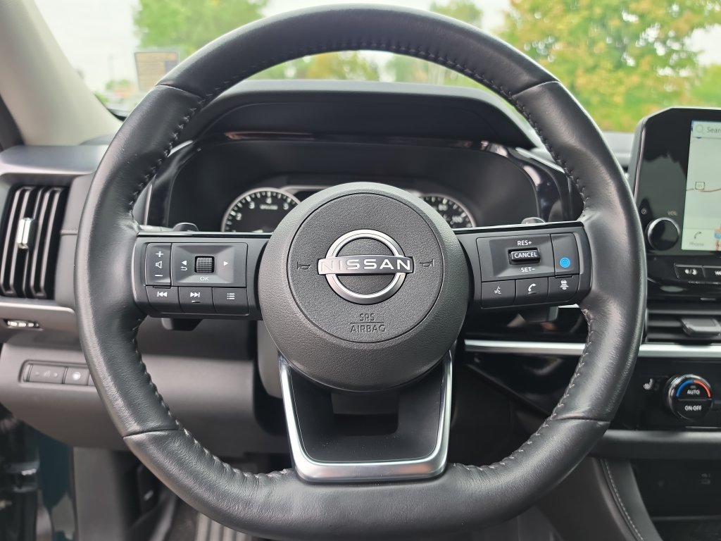 Used 2024 Nissan Pathfinder SL AWD/4WD image 15