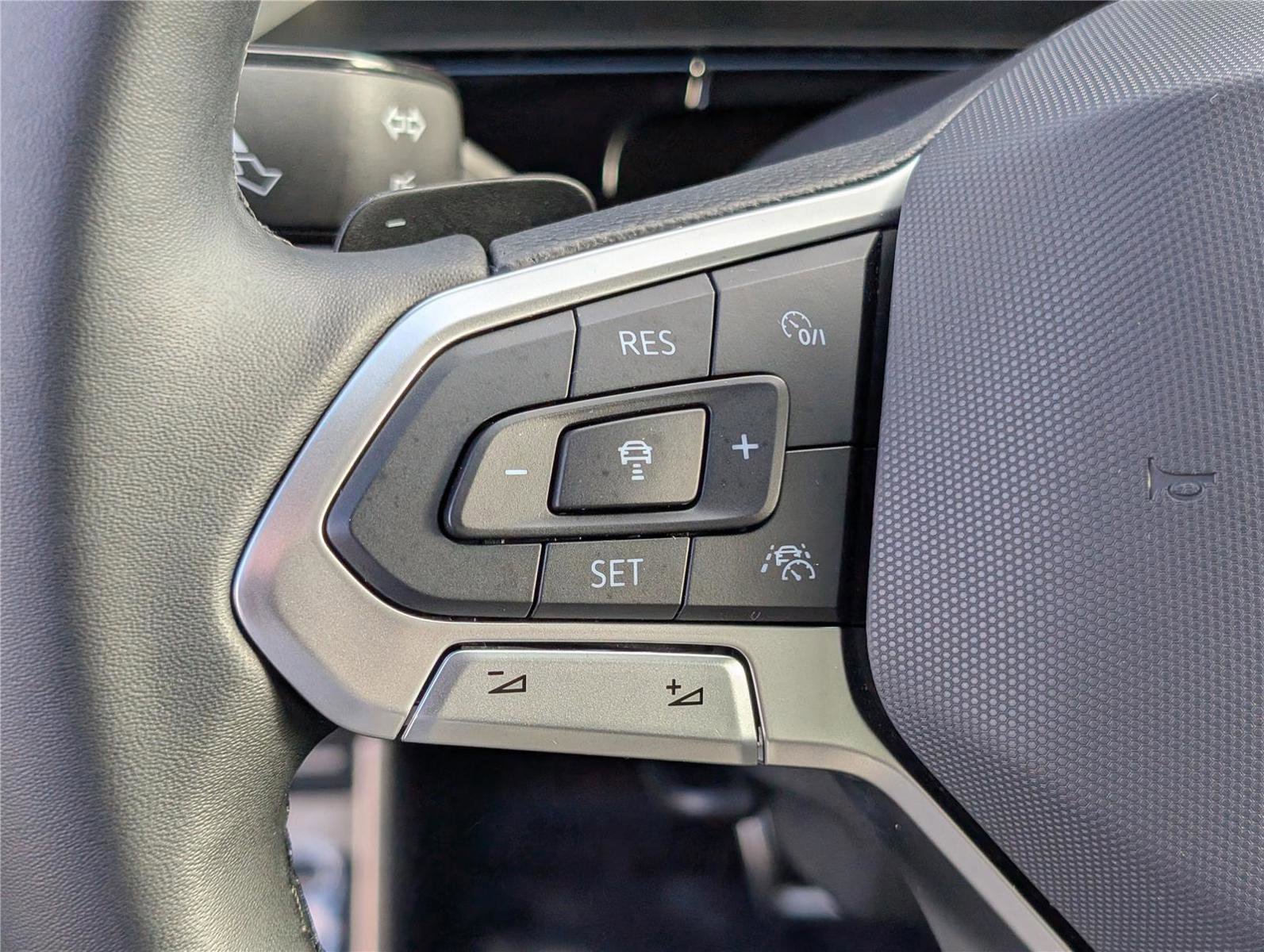 Used 2024 Volkswagen Atlas Peak Edition SE image 26