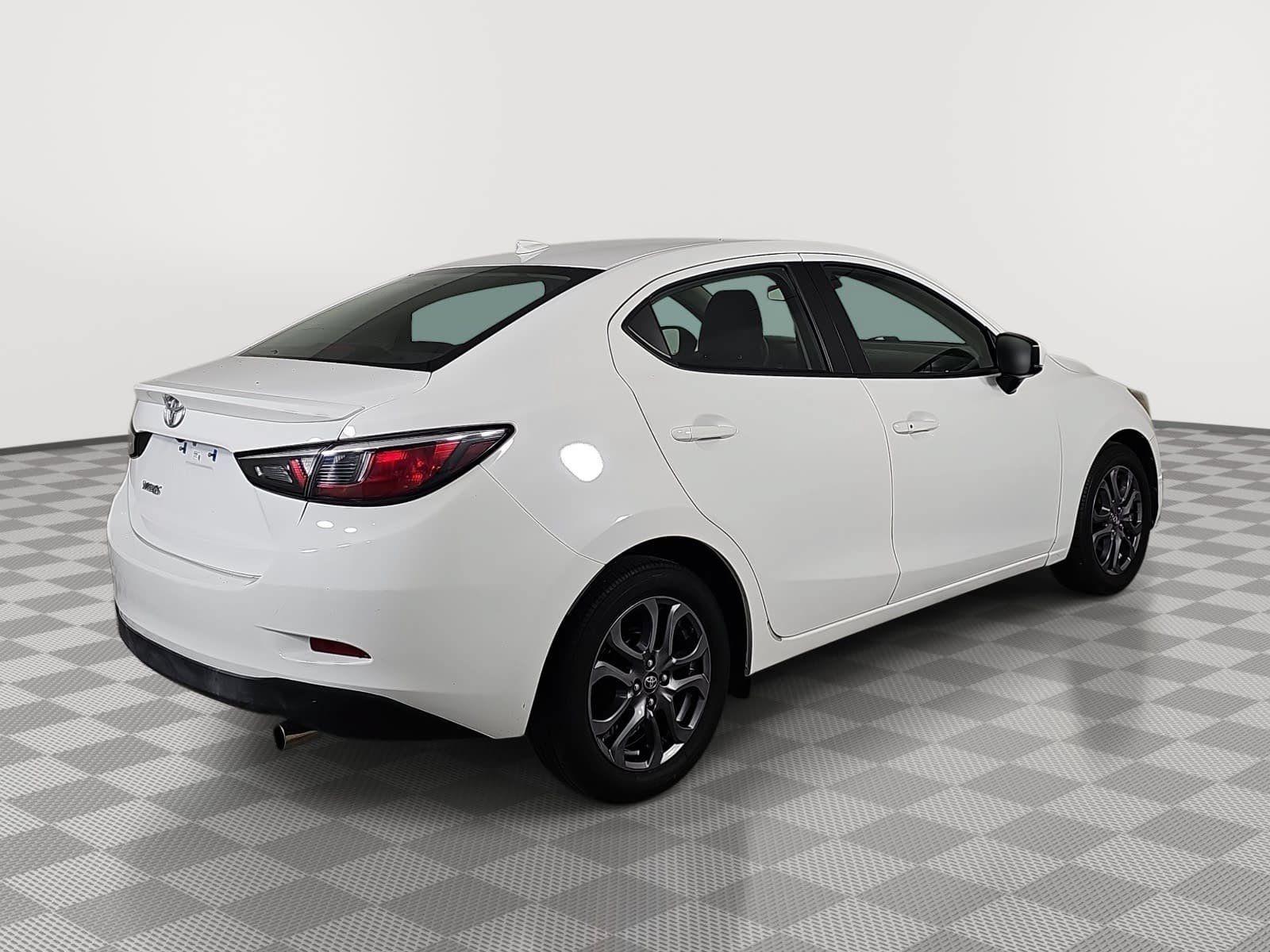 Used 2019 Toyota Yaris LE FWD image 8