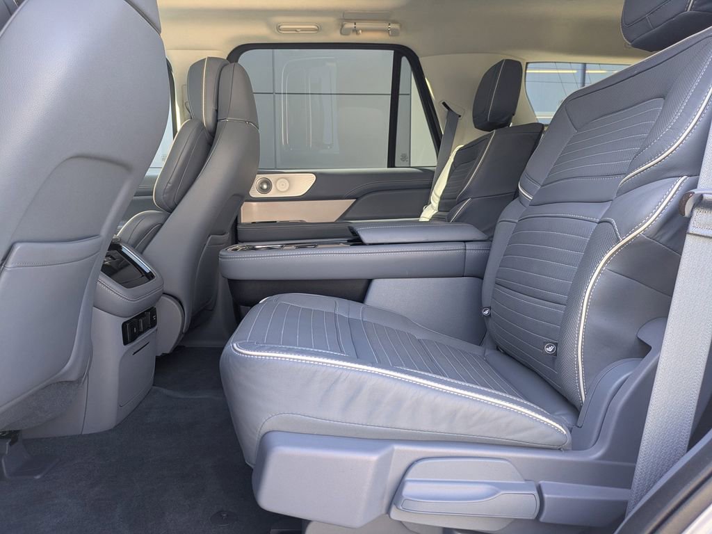 Certified 2022 Lincoln Navigator Black Label AWD/4WD image 17