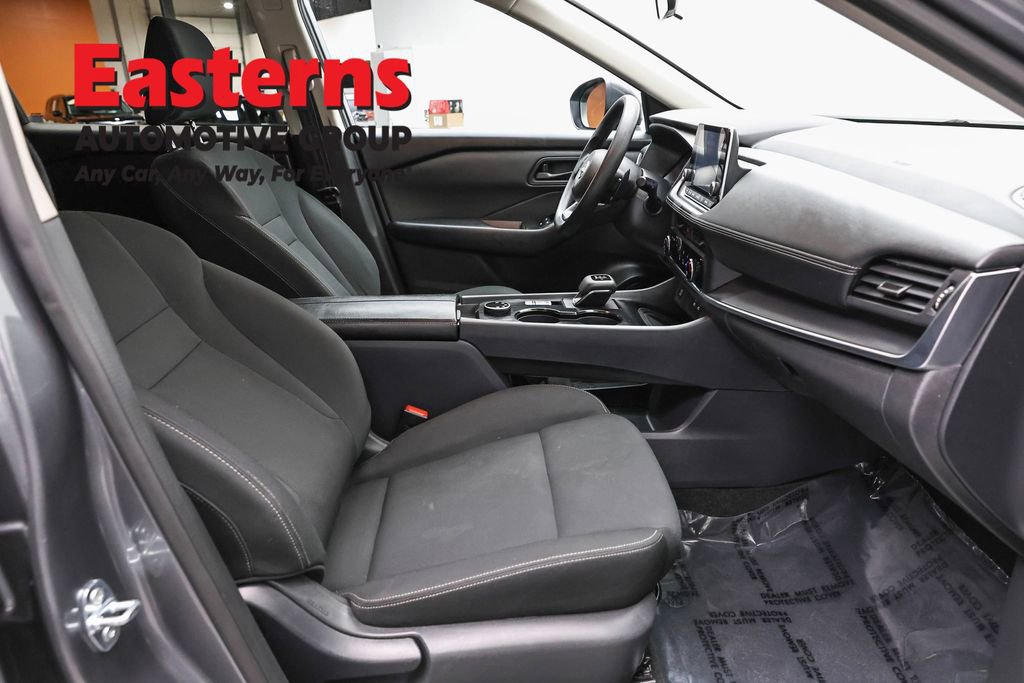 Used 2024 Nissan Rogue S image 25