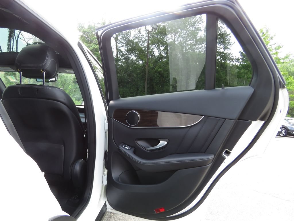 Used 2019 Mercedes-Benz GLC 300 4MATIC image 15
