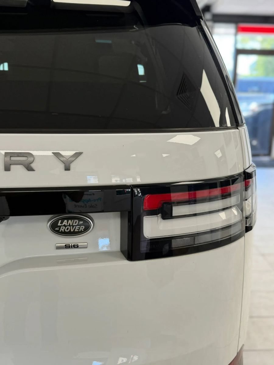 Used 2020 Land Rover Discovery SE AWD/4WD image 7