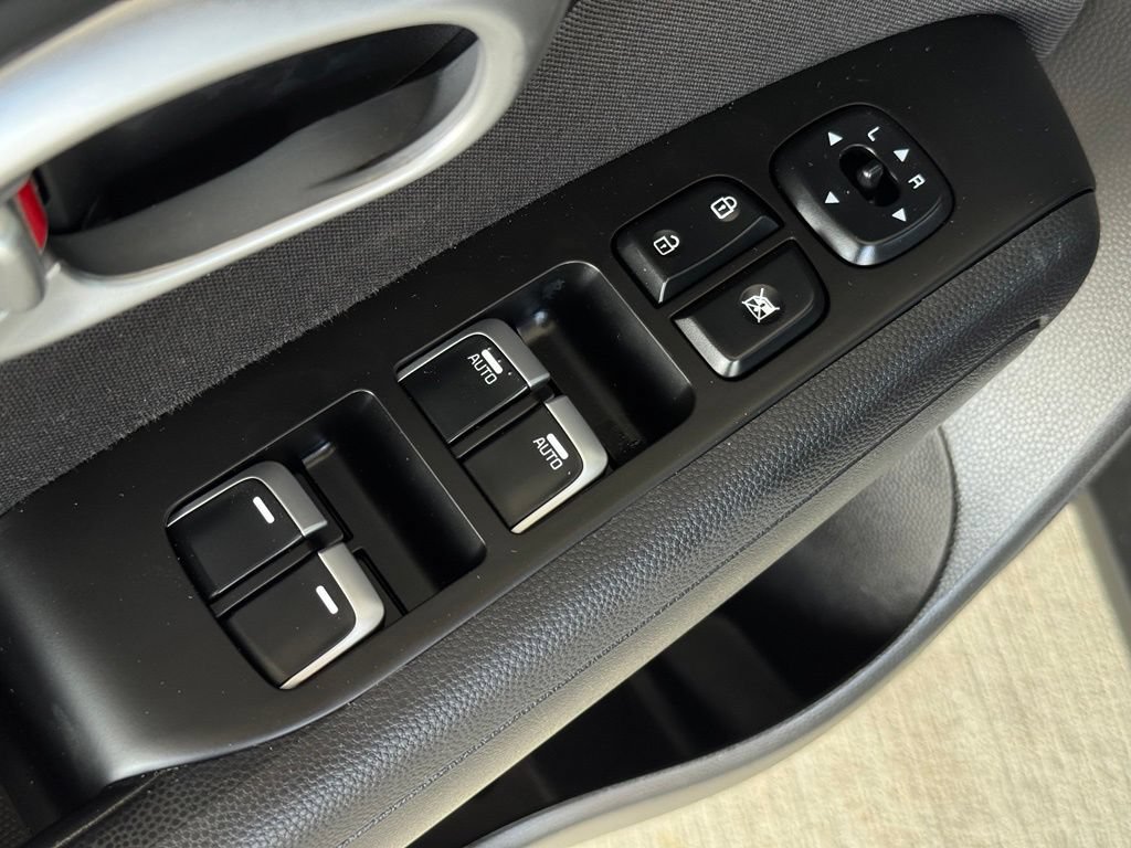 Used 2019 Kia Soul + FWD image 25