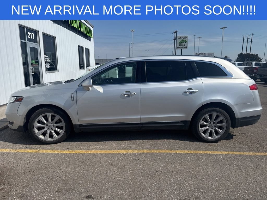 Used 2019 Lincoln MKT AWD image 2