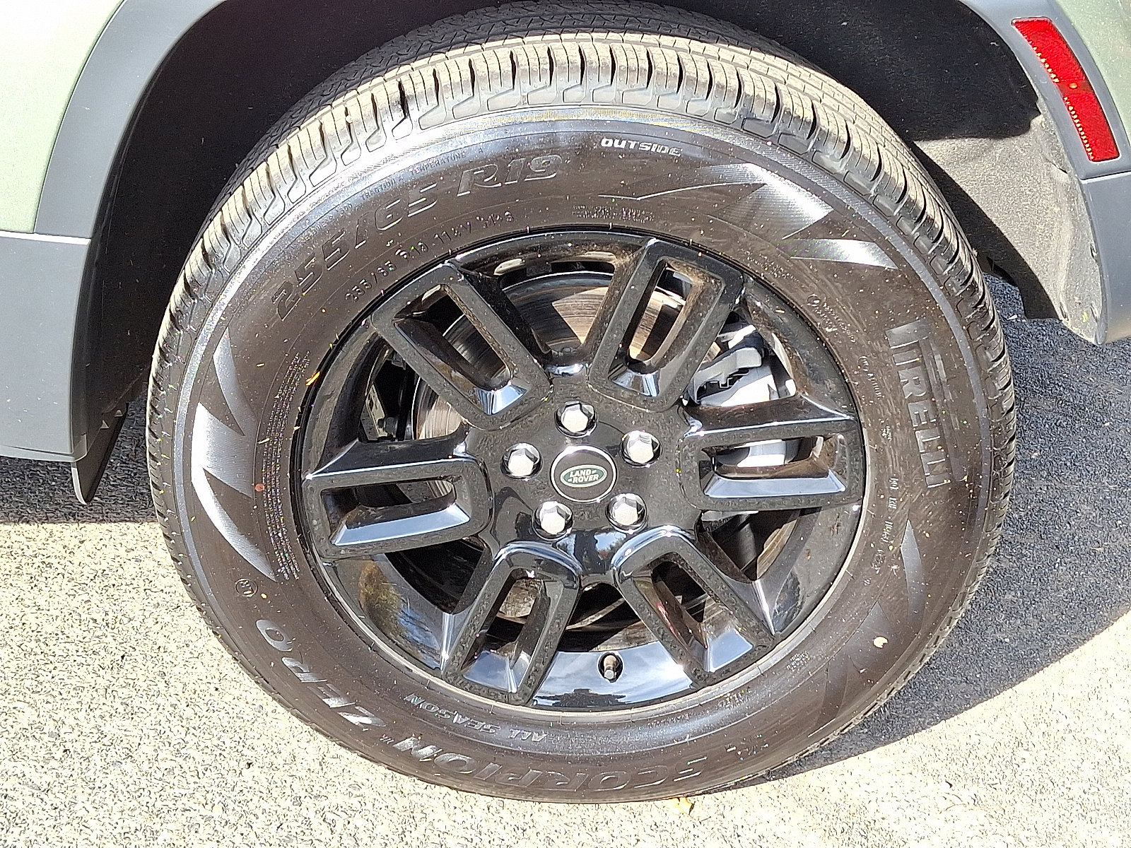 Used 2025 Land Rover Defender 110 S image 11