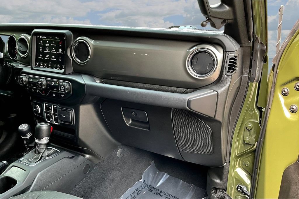 Used 2022 Jeep Wrangler Unlimited Sahara AWD/4WD image 27
