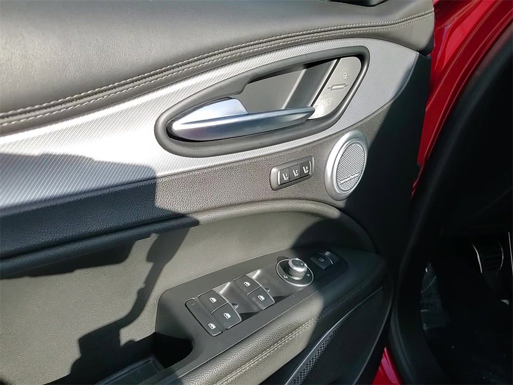 Used 2023 Alfa Romeo Stelvio Veloce image 10
