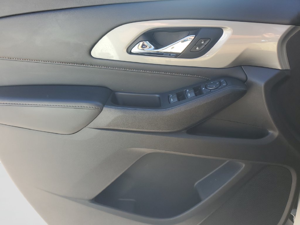 Used 2021 Chevrolet Traverse LT FWD image 18
