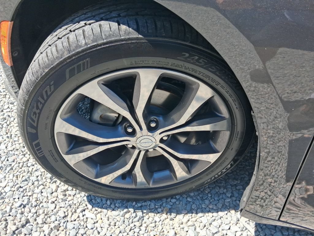 Used 2017 Chrysler Pacifica Limited w/ UConnect Theater Package FWD image 15