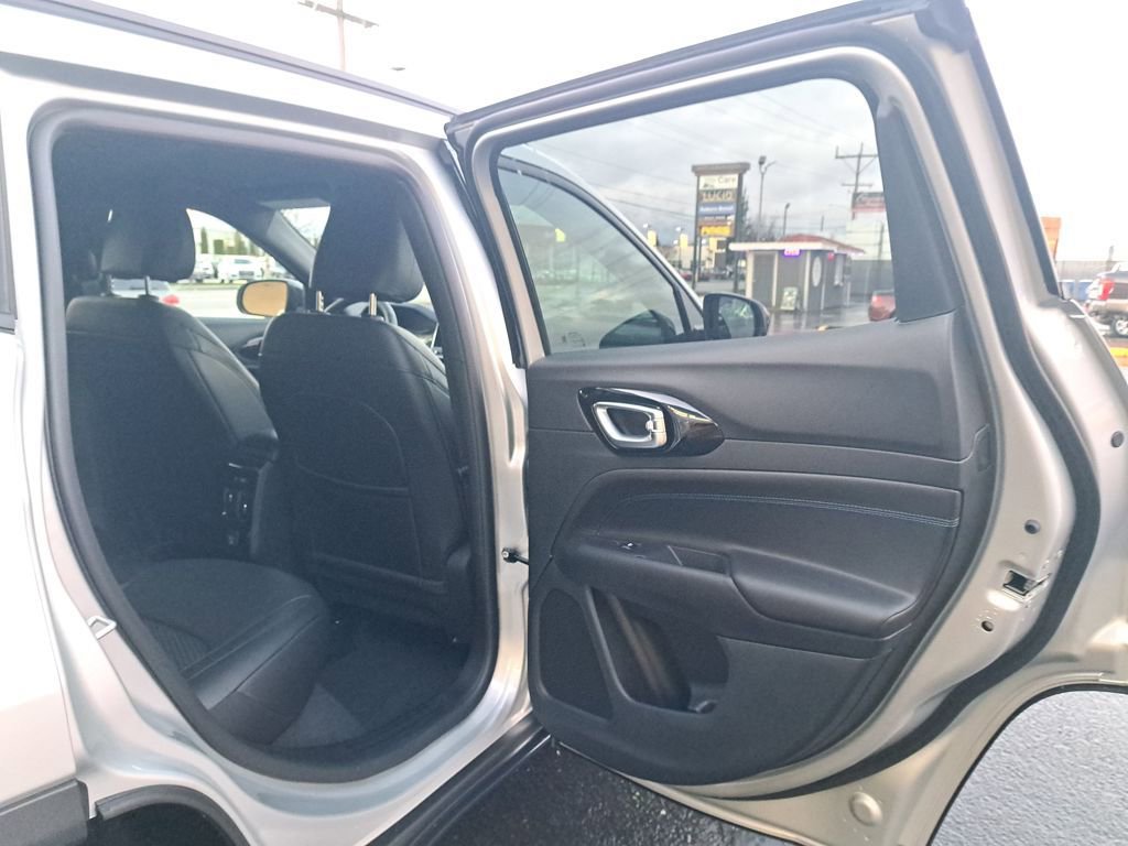 New 2026 Jeep Compass Latitude image 14