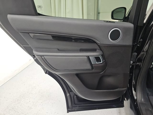 Used 2018 Land Rover Discovery SE AWD/4WD image 27