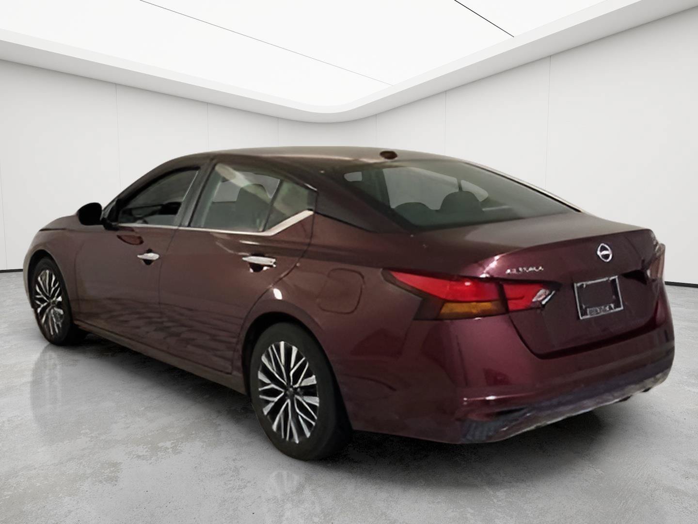 Used 2024 Nissan Altima 2.5 SV FWD image 9
