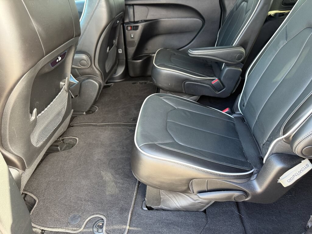 Used 2023 Chrysler Pacifica Limited w/ S Appearance Package AWD/4WD image 9