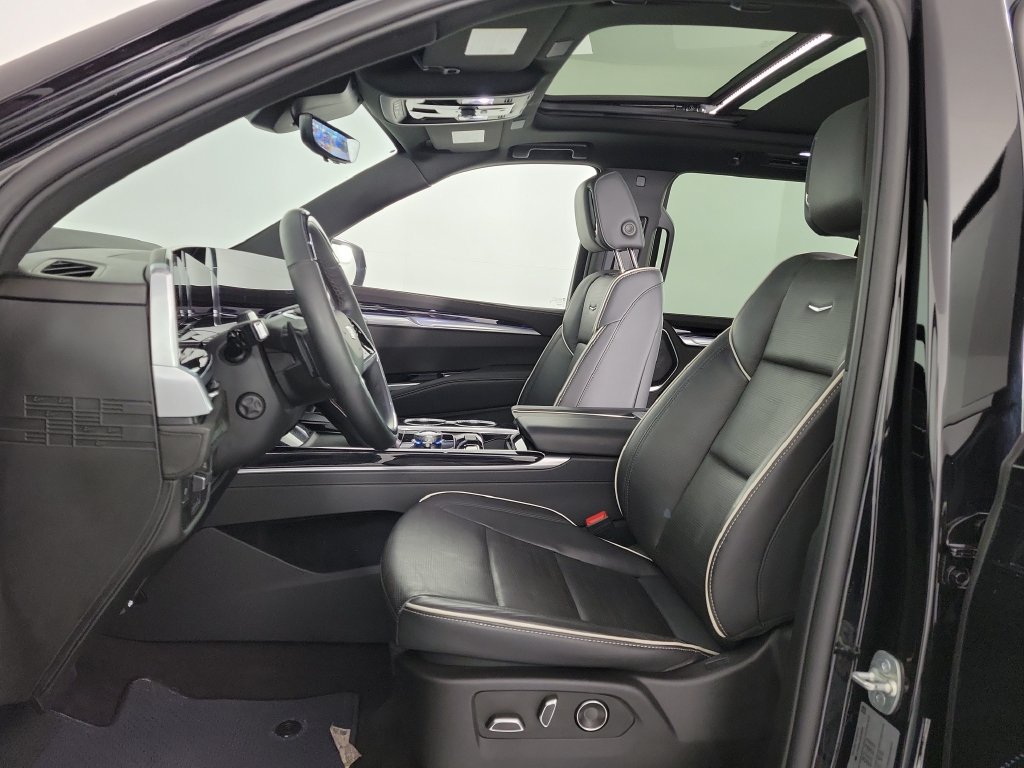 Used 2025 Cadillac Escalade ESV Sport AWD/4WD image 19