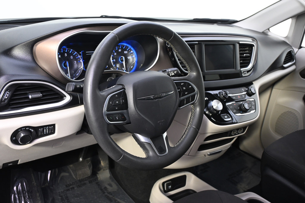 Used 2023 Chrysler Voyager LX FWD image 9