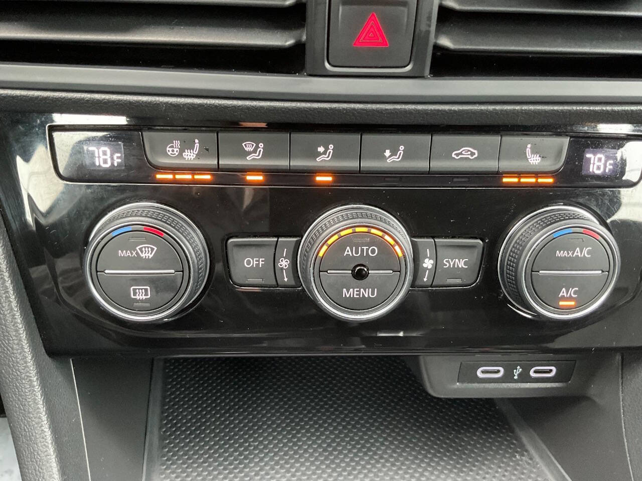 Used 2020 Volkswagen Jetta SE w/ SE Cold Weather Package image 16