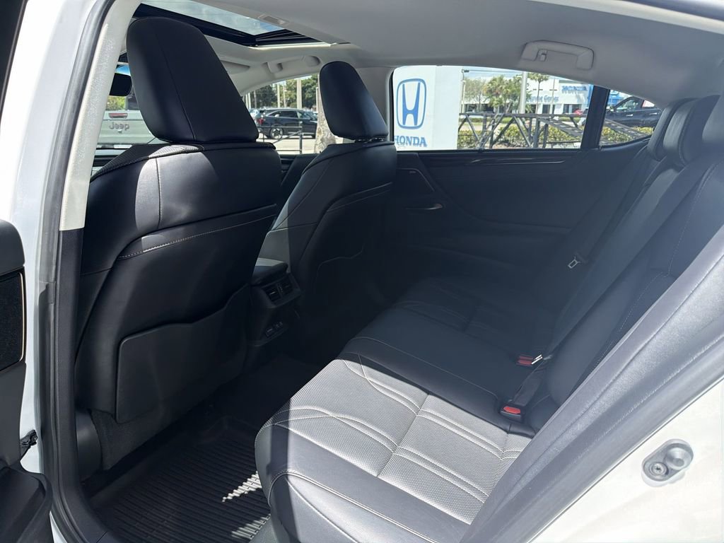 Used 2021 Lexus ES 300h Ultra Luxury w/ Accessory Package 2 image 23