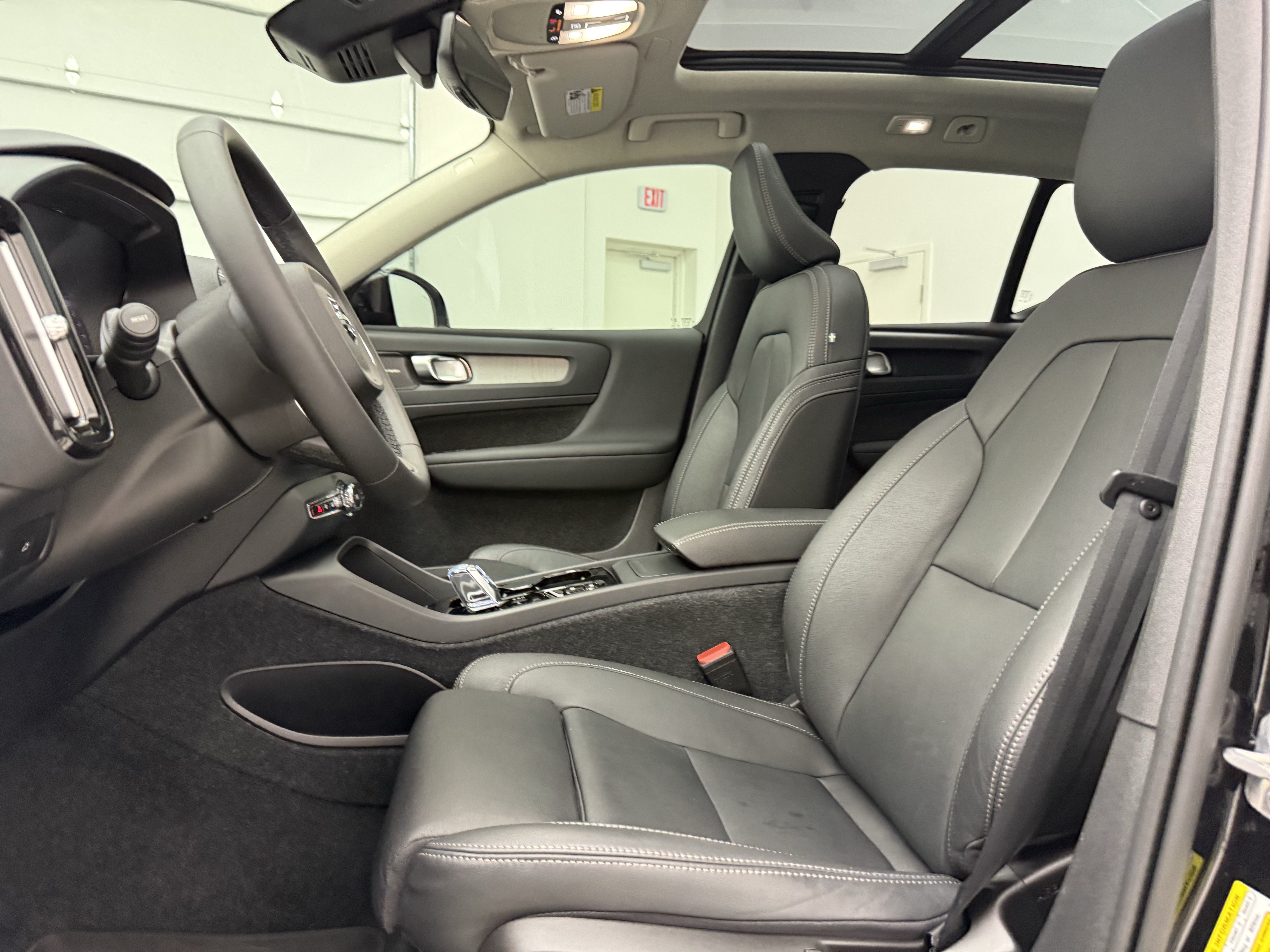 Certified 2024 Volvo XC40 B5 Plus w/ Protection Package Premier AWD/4WD image 12