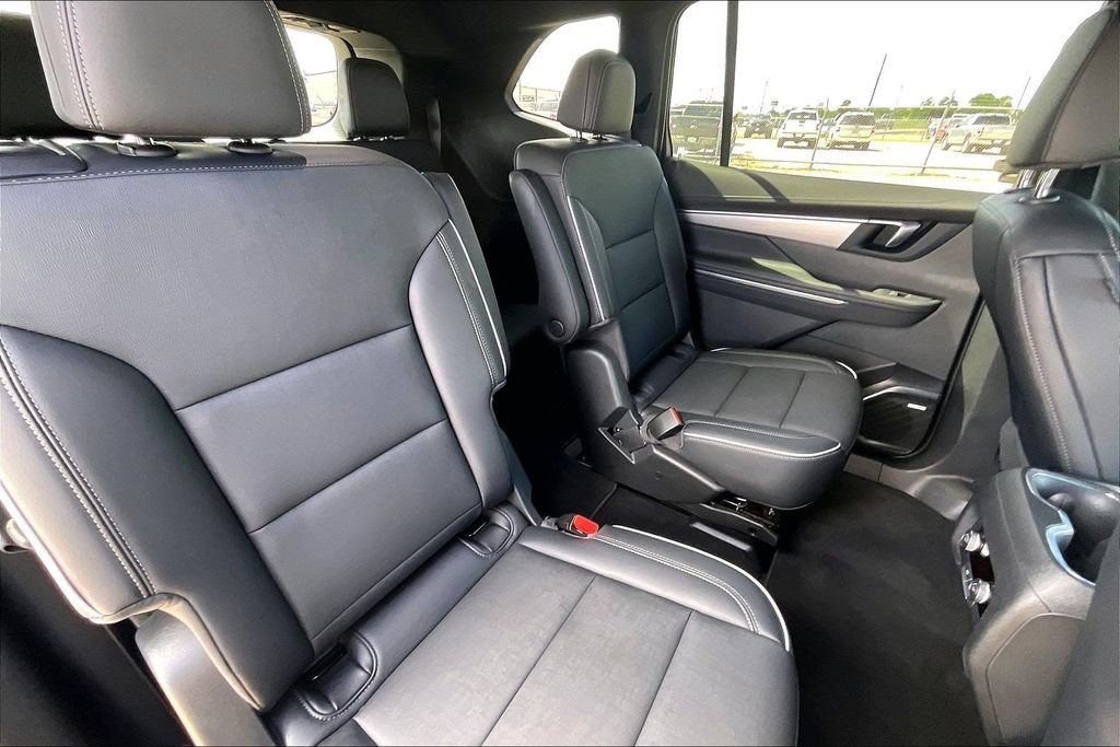 Used 2025 Buick Enclave Preferred FWD image 22