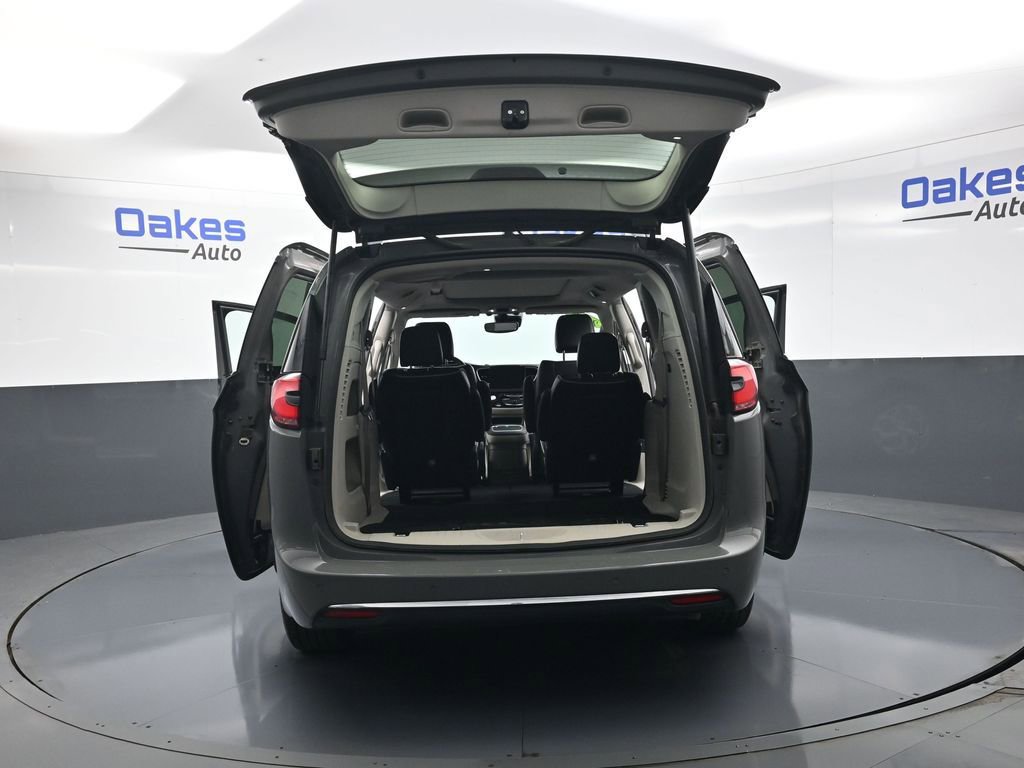Used 2023 Chrysler Pacifica Limited image 56