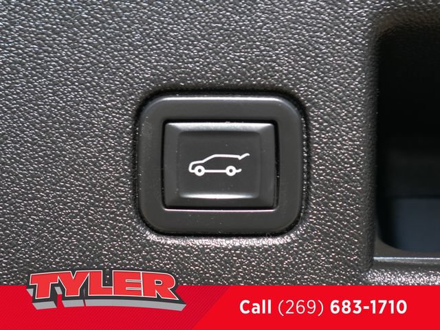 Used 2020 Chevrolet Equinox LT w/ Driver Convenience Package FWD image 18