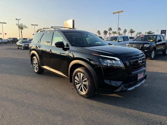 New 2025 Nissan Pathfinder SL w/ Black Appearance Package image 1