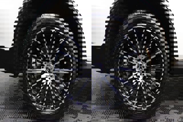 Used 2018 Mercedes-Benz GLC 300 4MATIC w/ AMG Line image 5