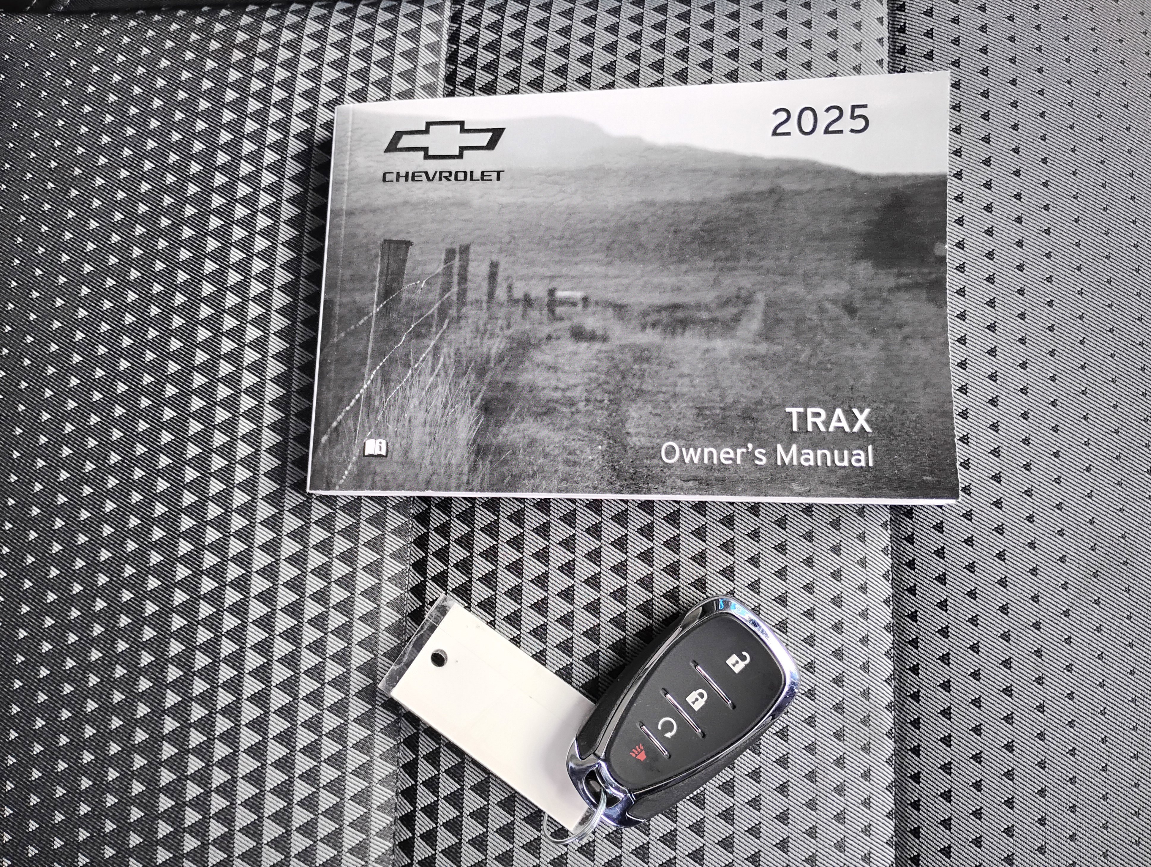 Used 2025 Chevrolet Trax LT w/ LT Convenience Package image 37