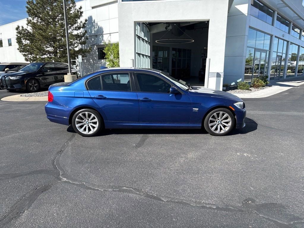Used 2011 BMW 328i xDrive Sedan AWD/4WD image 6