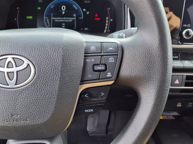 Used 2025 Toyota Camry LE FWD image 33