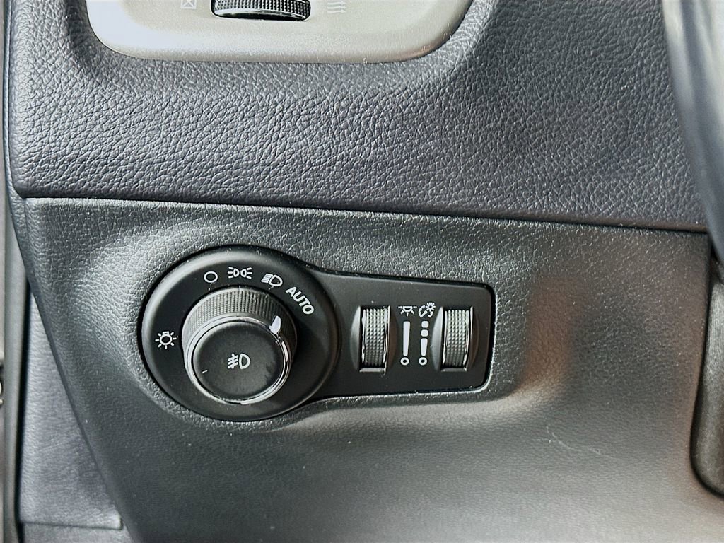 Used 2018 Jeep Compass Latitude w/ Popular Equipment Group image 10