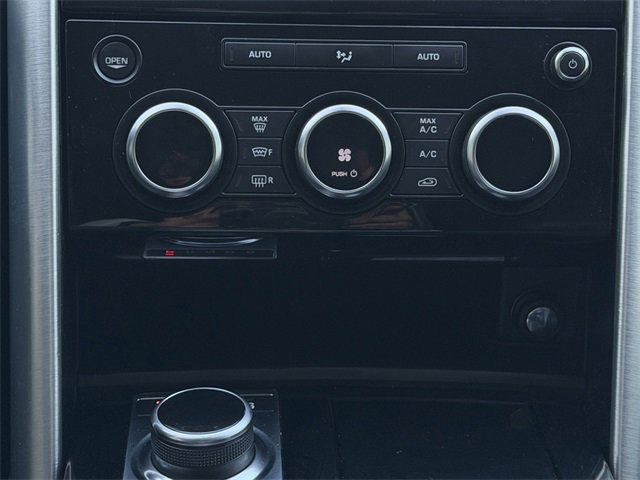 Used 2018 Land Rover Discovery HSE image 19