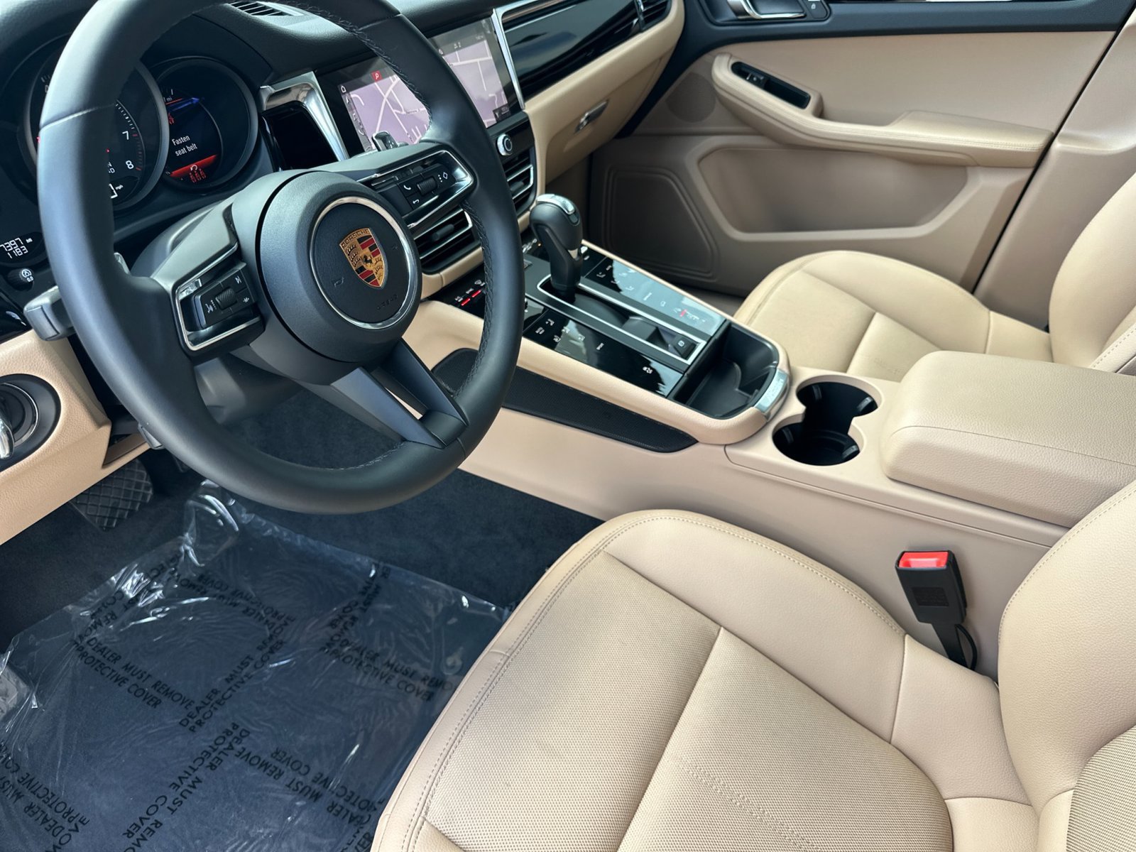 Certified 2026 Porsche Macan AWD/4WD image 5