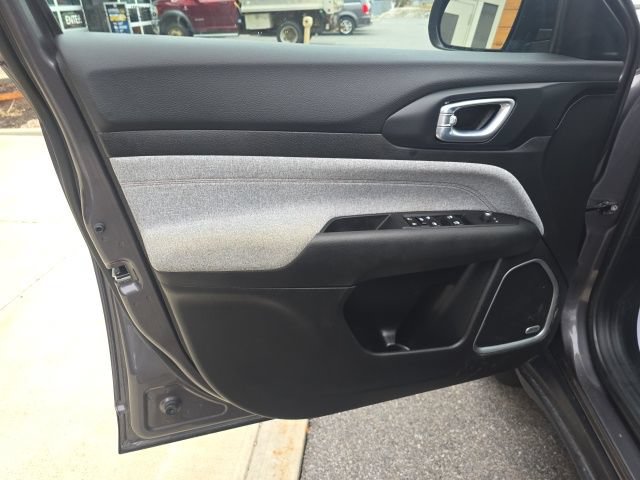 Certified 2024 Jeep Compass Latitude w/ Sun and Sound Group AWD/4WD image 11