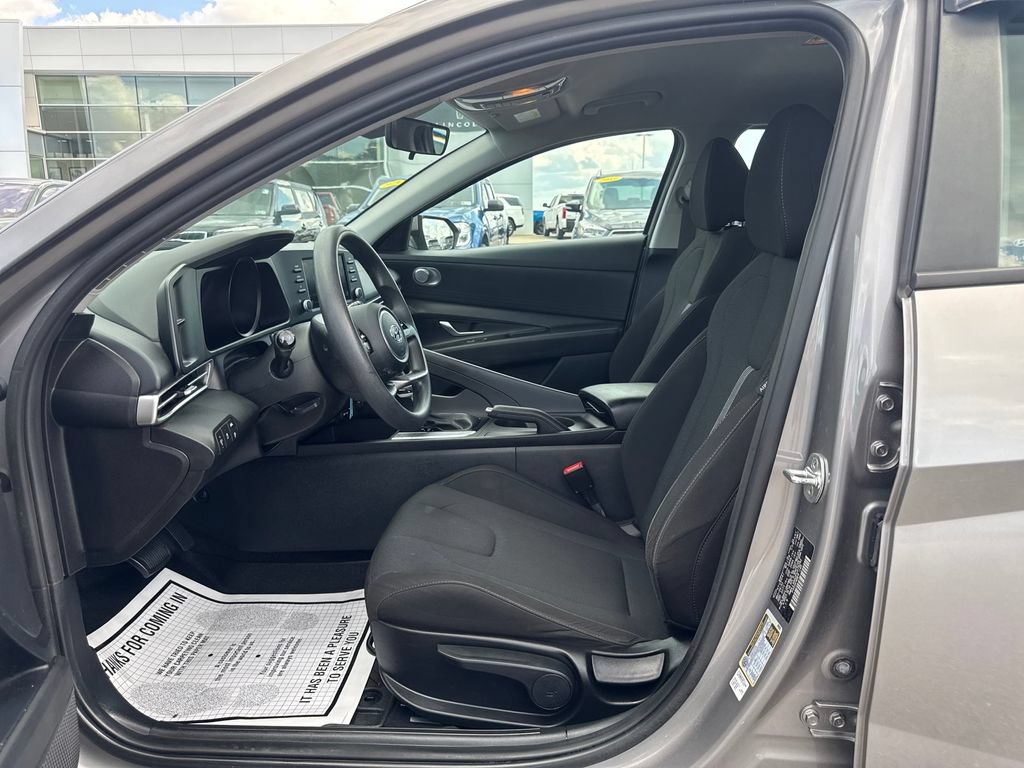 Used 2023 Hyundai Elantra SE w/ Cargo Package FWD image 27
