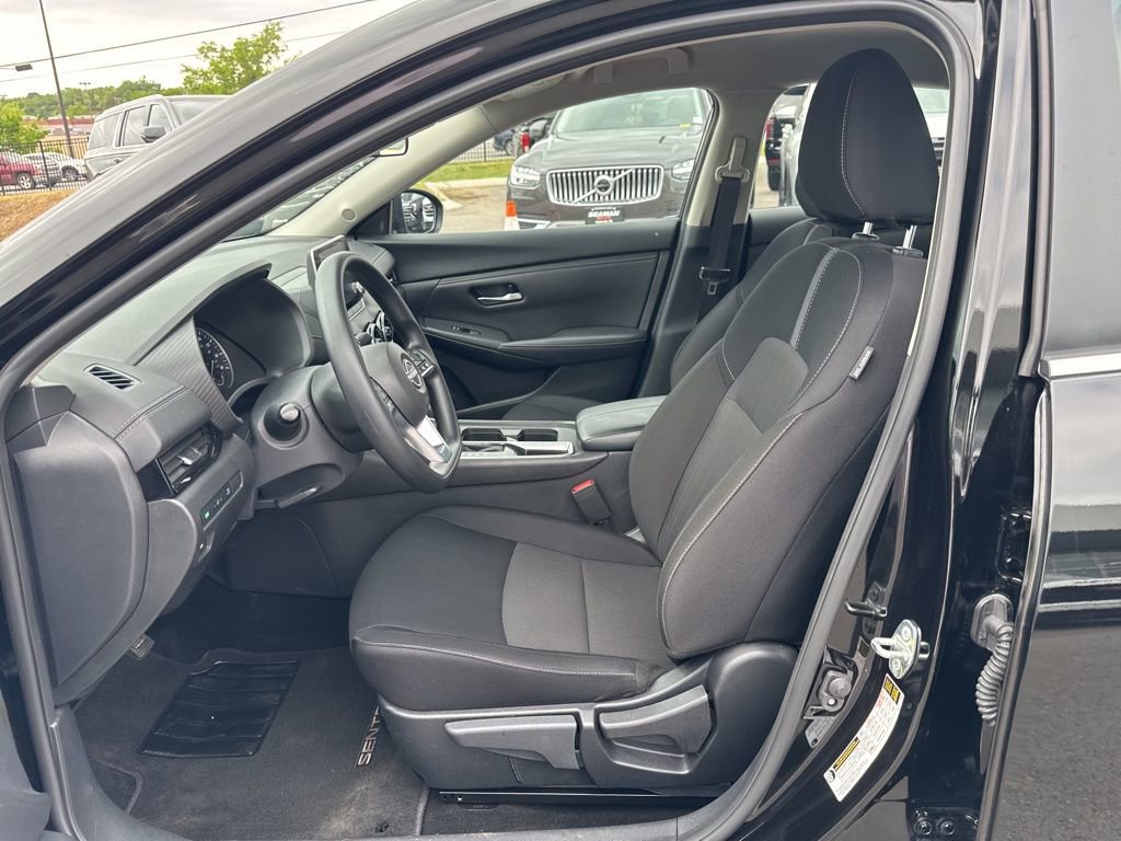 Used 2025 Nissan Sentra SV FWD image 13